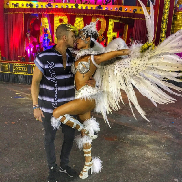 Thaila Ayala E Adam Senn Curtem O Carnaval Em Clima De Romance Site