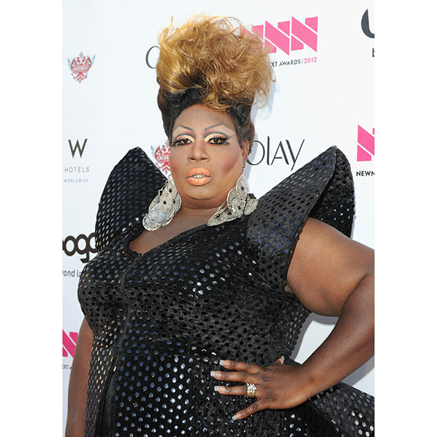 Latrice Royale inaugura maior loja da M.A.C Cosmetics no Brasil Site