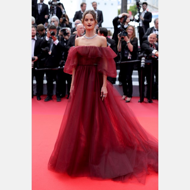 Clássico e sensual: celebridades apostam nos vestidos vermelhos durante o Festival de Cannes - Site RG ? Moda, Estilo, Festa, Beleza e mais