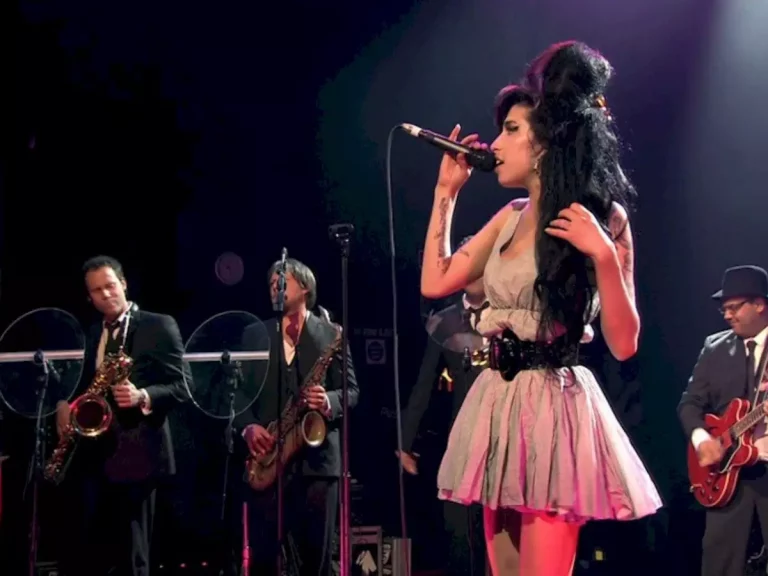 8 músicas de Amy Winehouse para tocar e relembrar a cantora