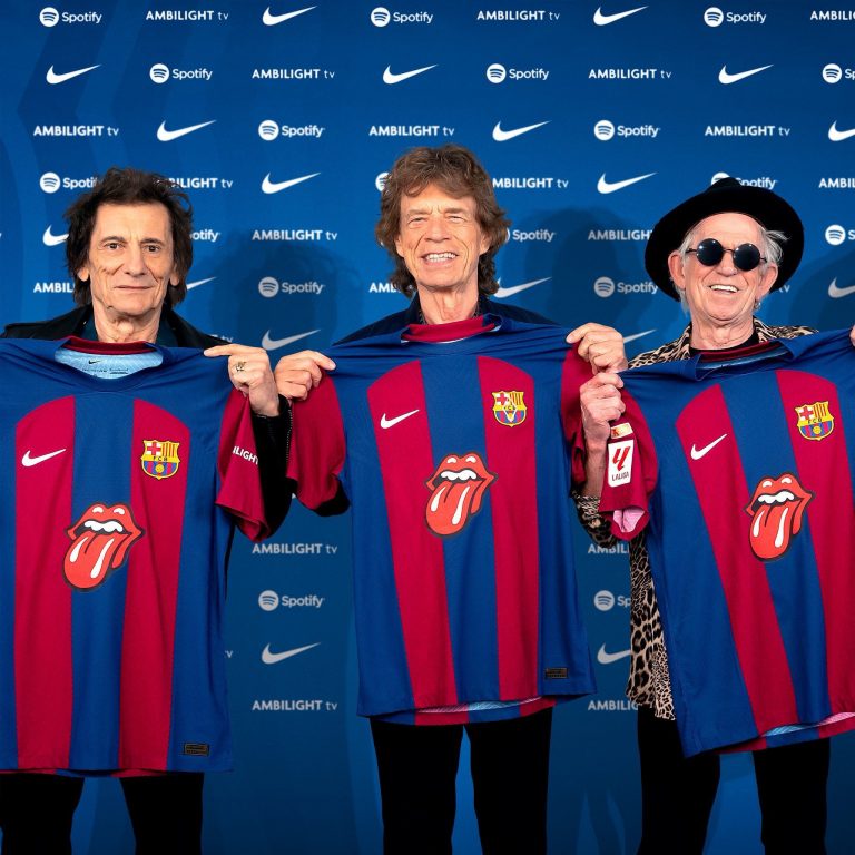Barcelona ganhou uma camisa especial com ícone do Rolling Stones | Foto: Reprodução / Instagram